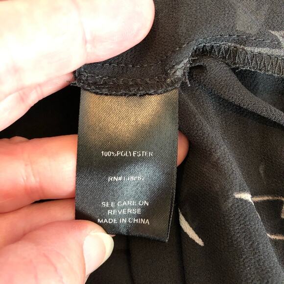 Torrid black white lightning sheer button down top size 5 or 5X - Picture 10 of 15